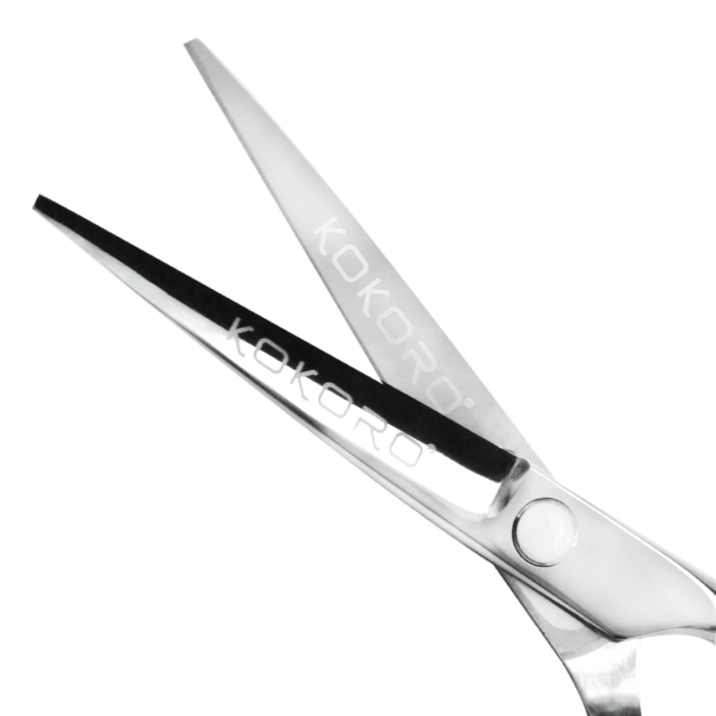 TIJERA KOKORO ESSENTIAL WHITE DE CORTE 5.5" - Image 4